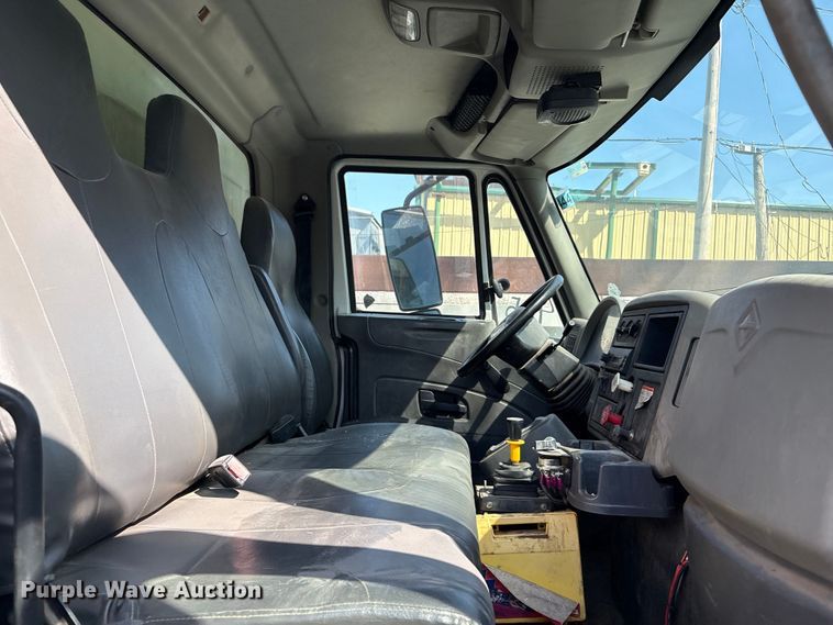 image for item FB8662 2011 International WorkStar 7400 dump truck