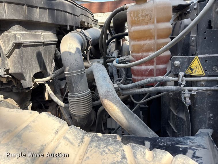 image for item FB8662 2011 International WorkStar 7400 dump truck