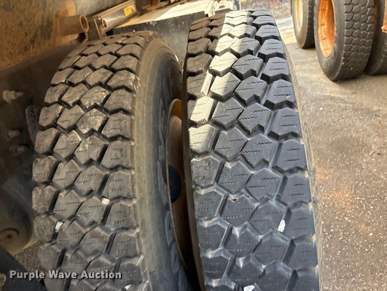 image for item FB8662 2011 International WorkStar 7400 dump truck