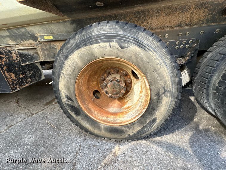 image for item FB8662 2011 International WorkStar 7400 dump truck