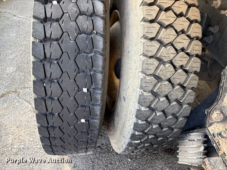 image for item FB8662 2011 International WorkStar 7400 dump truck