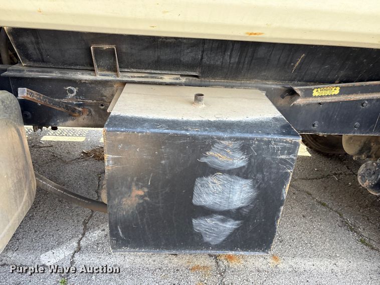 image for item FB8663 2011 International WorkStar 7400 dump truck