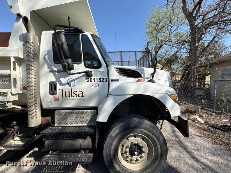 image for item FB8663 2011 International WorkStar 7400 dump truck