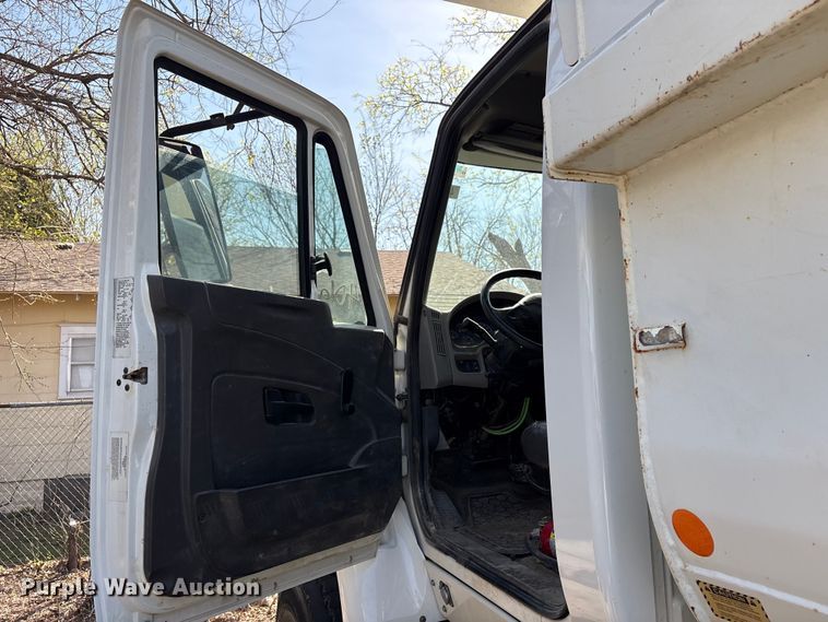 image for item FB8663 2011 International WorkStar 7400 dump truck