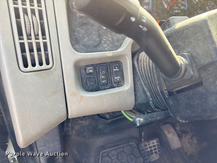 image for item FB8663 2011 International WorkStar 7400 dump truck