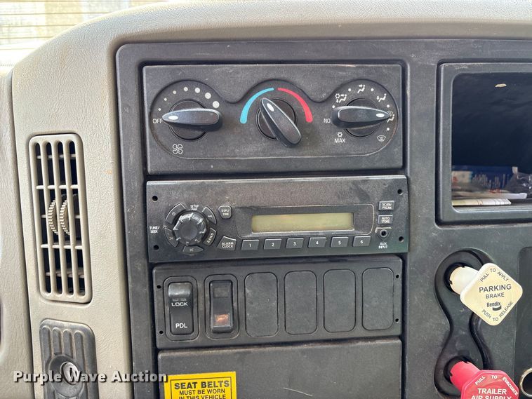 image for item FB8663 2011 International WorkStar 7400 dump truck