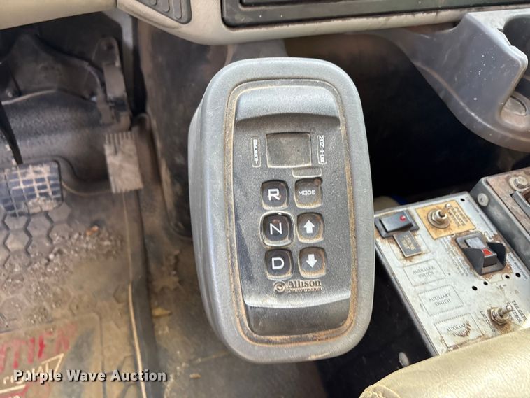 image for item FB8663 2011 International WorkStar 7400 dump truck