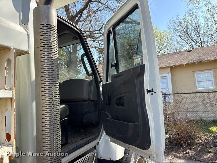 image for item FB8663 2011 International WorkStar 7400 dump truck