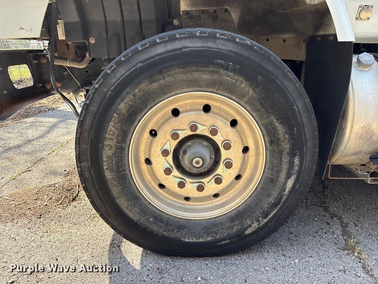 image for item FB8663 2011 International WorkStar 7400 dump truck