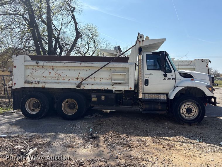 image for item FB8664 2009 International WorkStar 7400 dump truck