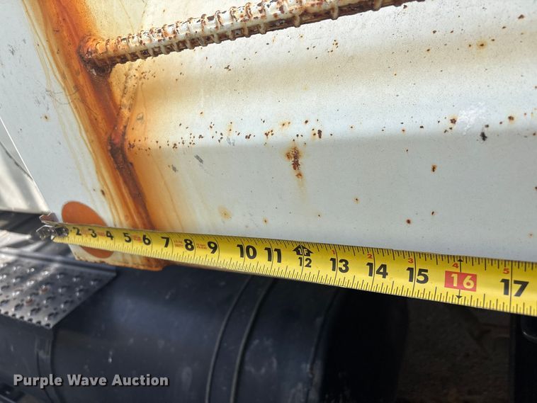 image for item FB8664 2009 International WorkStar 7400 dump truck