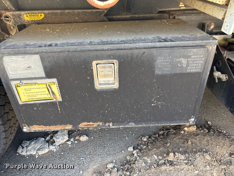 image for item FB8664 2009 International WorkStar 7400 dump truck