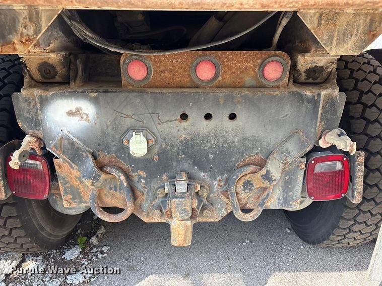 image for item FB8664 2009 International WorkStar 7400 dump truck