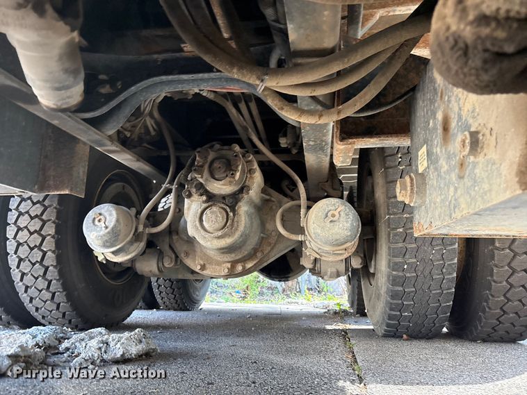 image for item FB8664 2009 International WorkStar 7400 dump truck