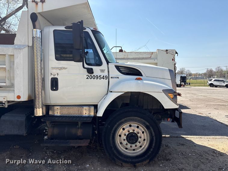 image for item FB8664 2009 International WorkStar 7400 dump truck