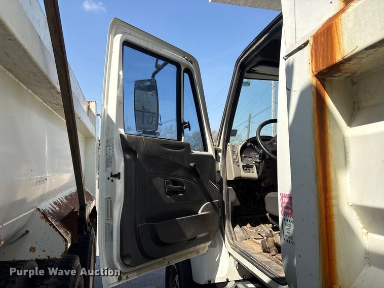 image for item FB8664 2009 International WorkStar 7400 dump truck