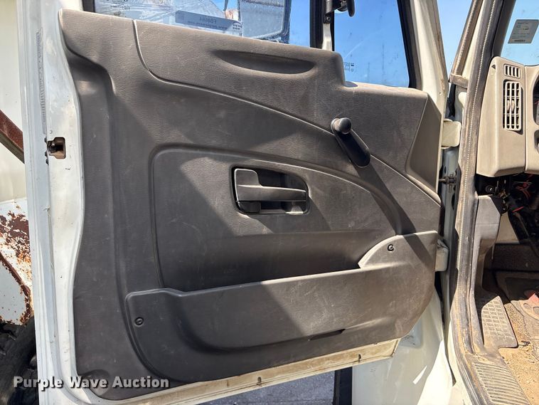 image for item FB8664 2009 International WorkStar 7400 dump truck