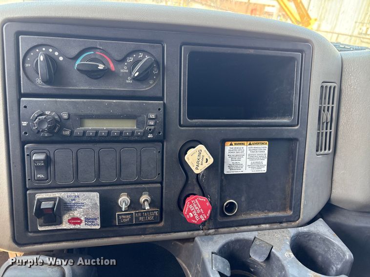 image for item FB8664 2009 International WorkStar 7400 dump truck