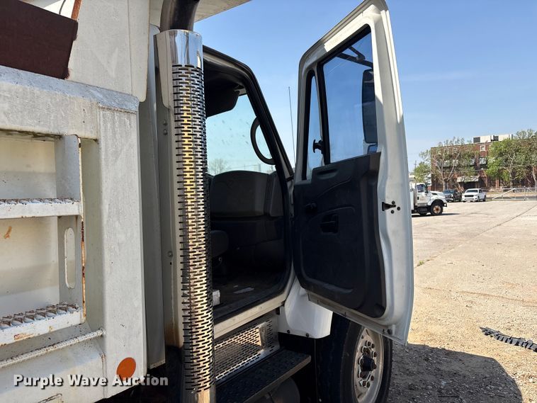 image for item FB8664 2009 International WorkStar 7400 dump truck