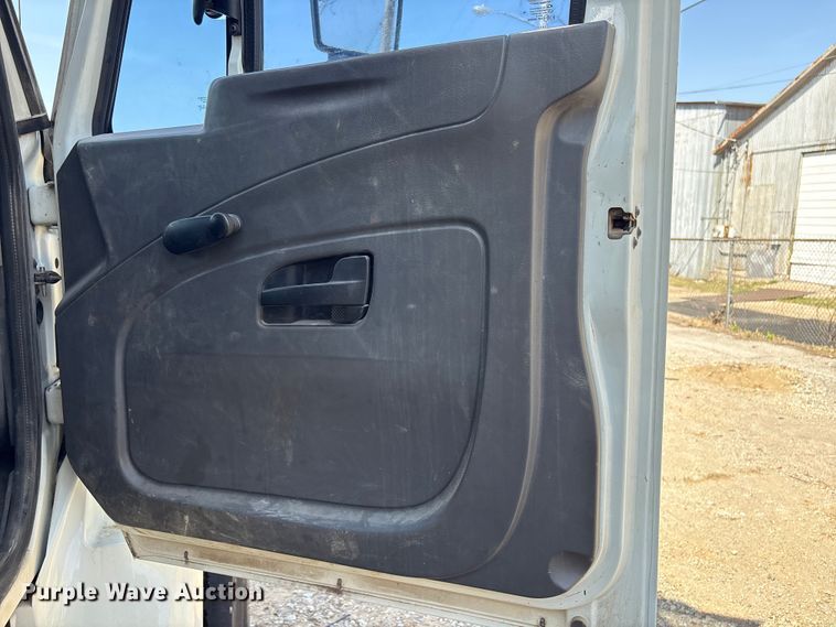 image for item FB8664 2009 International WorkStar 7400 dump truck