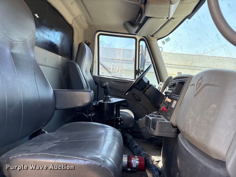 image for item FB8664 2009 International WorkStar 7400 dump truck