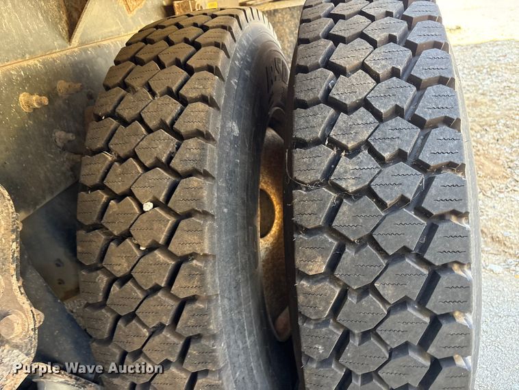 image for item FB8664 2009 International WorkStar 7400 dump truck