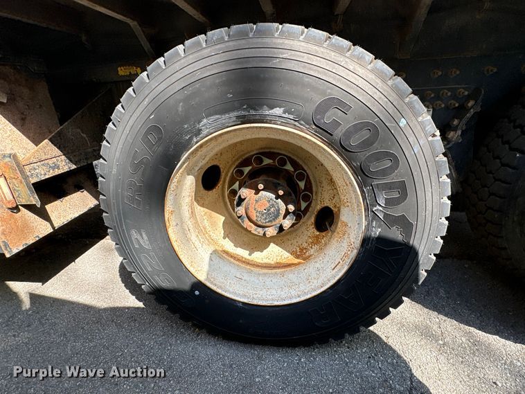 image for item FB8664 2009 International WorkStar 7400 dump truck