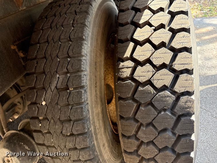 image for item FB8664 2009 International WorkStar 7400 dump truck