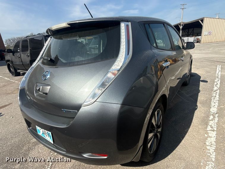image for item FB8665 2017 Nissan Leaf 