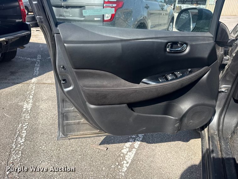 image for item FB8665 2017 Nissan Leaf 