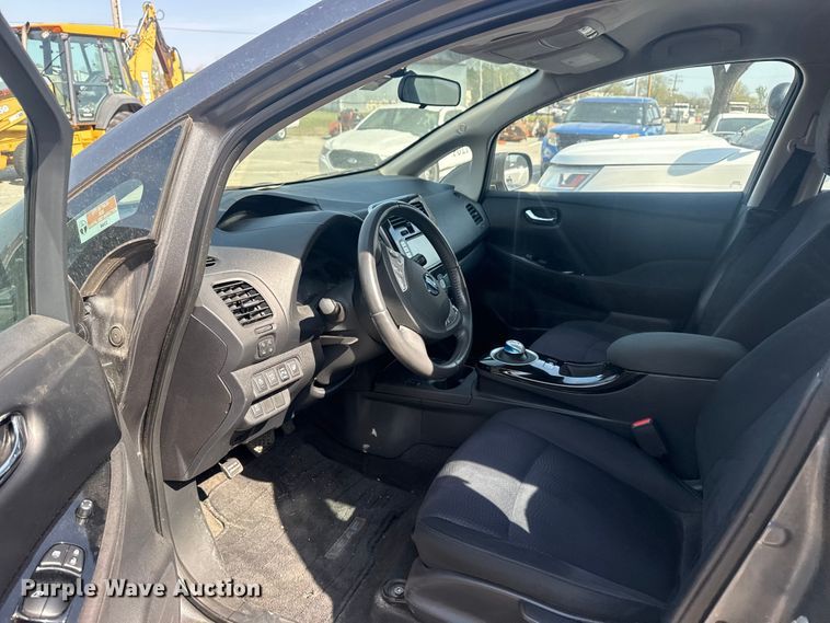 image for item FB8665 2017 Nissan Leaf 