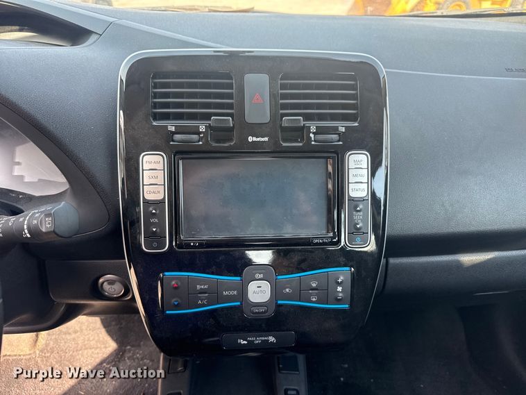 image for item FB8665 2017 Nissan Leaf 