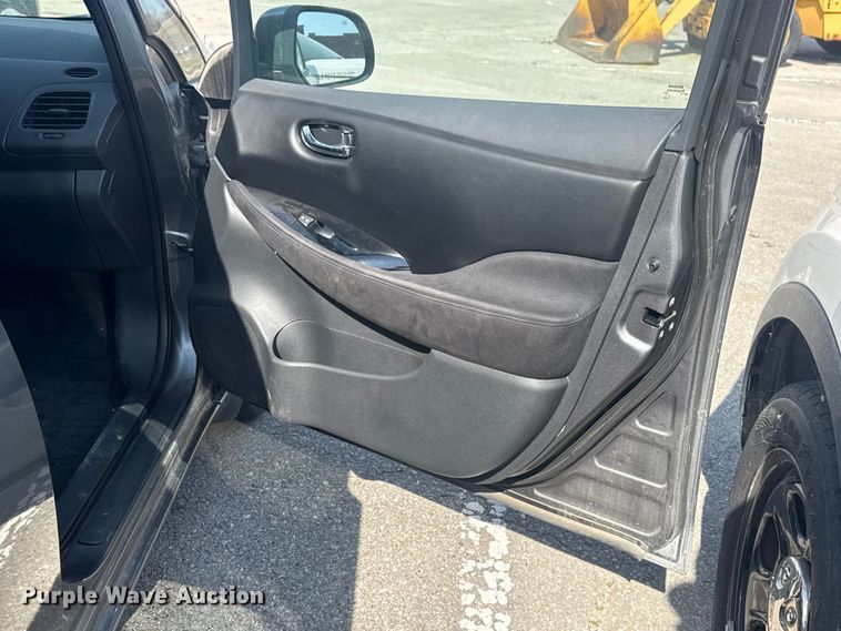 image for item FB8665 2017 Nissan Leaf 