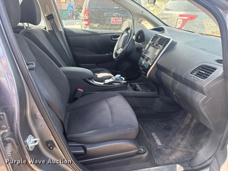 image for item FB8665 2017 Nissan Leaf 