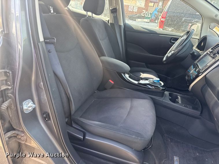 image for item FB8665 2017 Nissan Leaf 