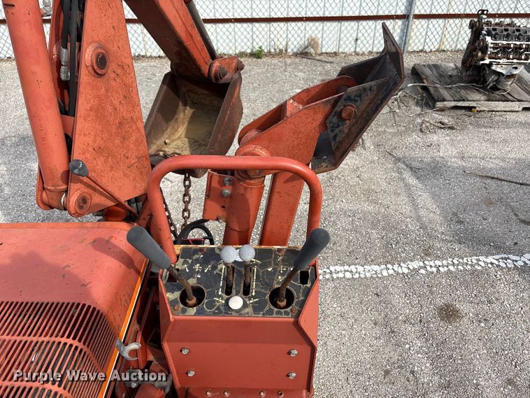 image for item FB8666 1995 Ditch Witch 3500 trencher
