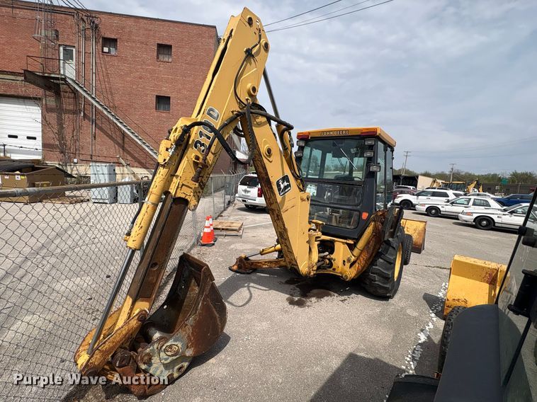 image for item FB8668 1994 John Deere 310D backhoe