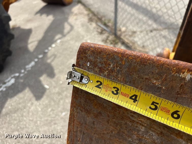 image for item FB8668 1994 John Deere 310D backhoe