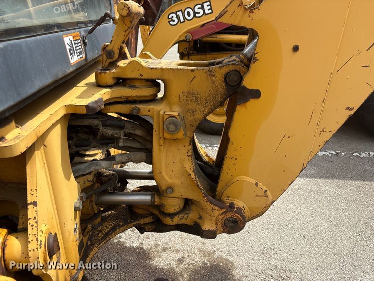image for item FB8668 1994 John Deere 310D backhoe