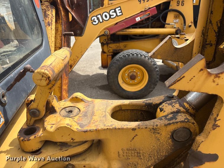 image for item FB8668 1994 John Deere 310D backhoe