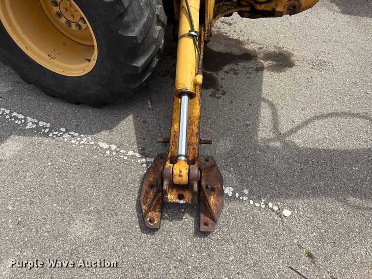 image for item FB8668 1994 John Deere 310D backhoe