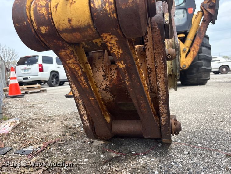 image for item FB8668 1994 John Deere 310D backhoe