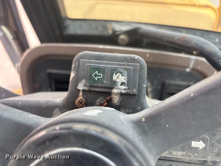 image for item FB8668 1994 John Deere 310D backhoe