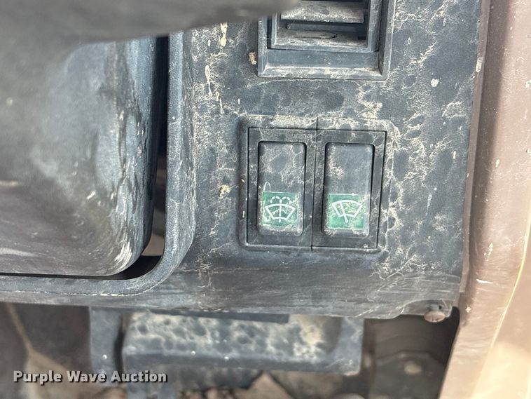 image for item FB8668 1994 John Deere 310D backhoe