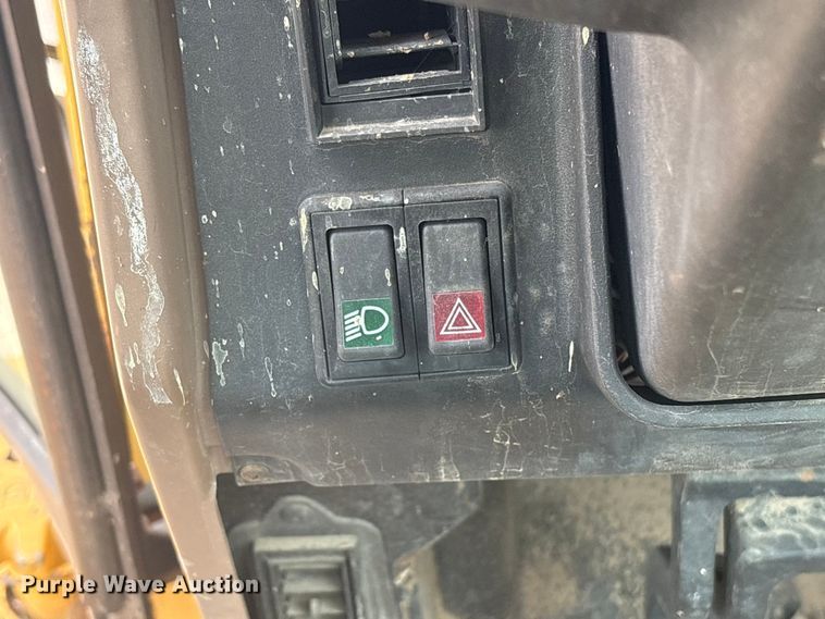 image for item FB8668 1994 John Deere 310D backhoe