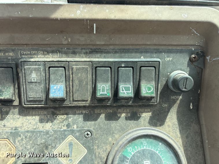 image for item FB8668 1994 John Deere 310D backhoe