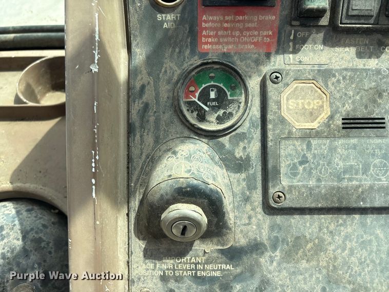 image for item FB8668 1994 John Deere 310D backhoe