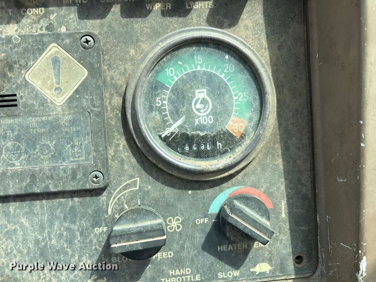 image for item FB8668 1994 John Deere 310D backhoe