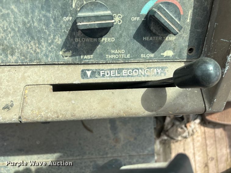 image for item FB8668 1994 John Deere 310D backhoe