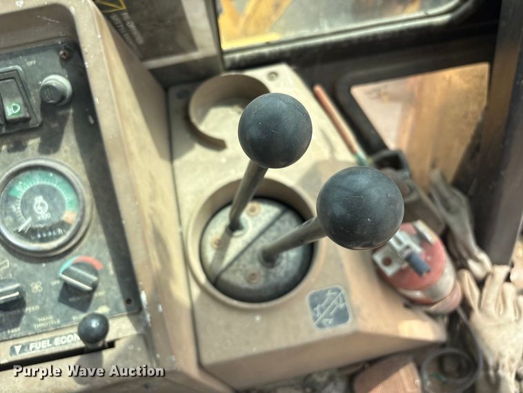 image for item FB8668 1994 John Deere 310D backhoe